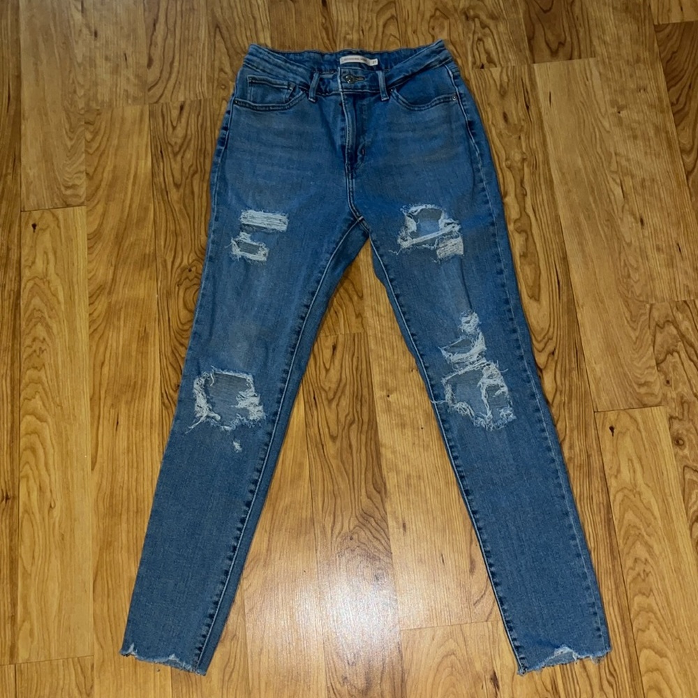 Levi’s distressed skinny jeans